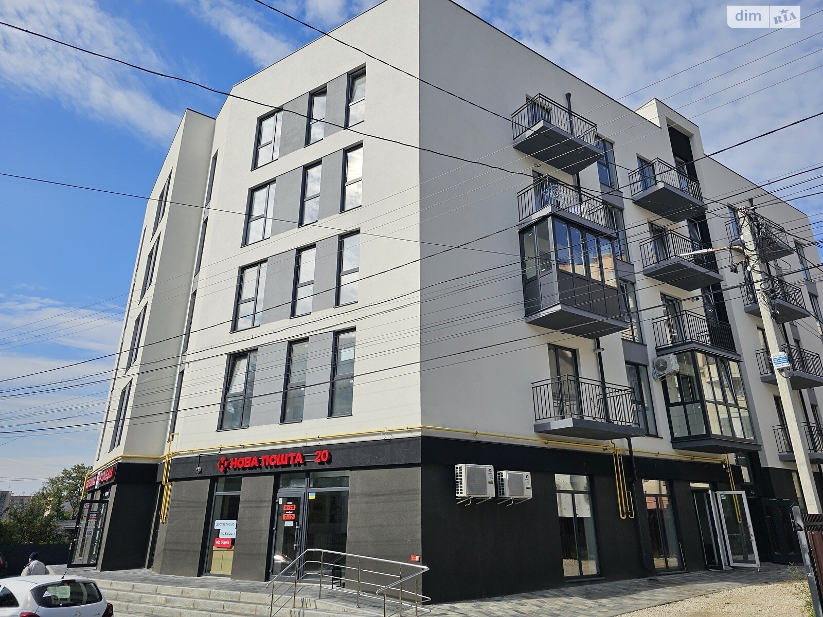 Шпитальна 22